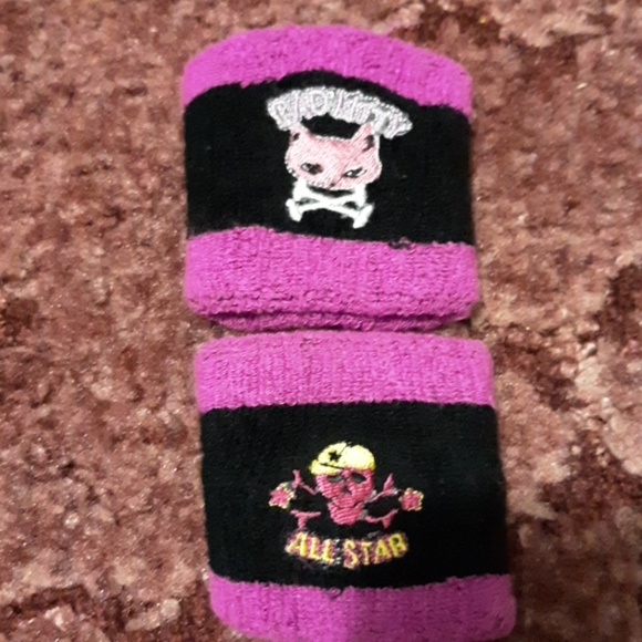 Bundle of wrist bands - Picture 3 of 3